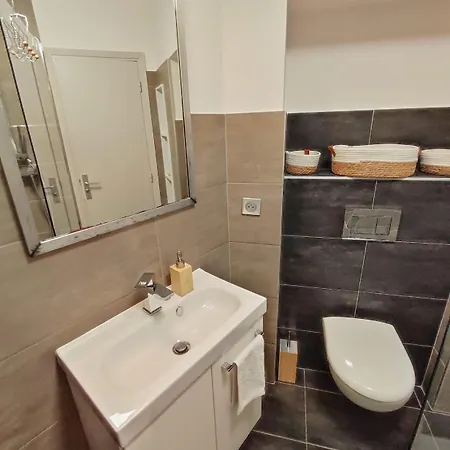 Ubytování v soukromí A 3 Min De La Promenade Des A Pieds 200m