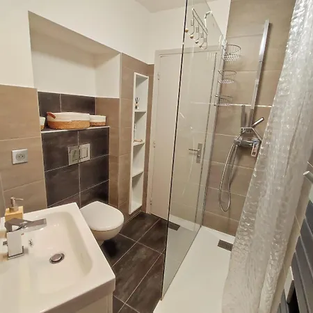 Ubytování v soukromí A 3 Min De La Promenade Des A Pieds 200m *