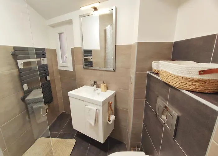 A 3 Min De La Promenade Des A Pieds 200m בית אירוח *