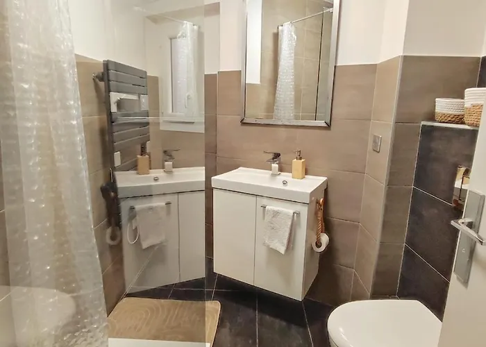 בית אירוח A 3 Min De La Promenade Des A Pieds 200m