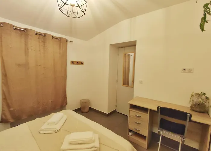 A 3 Min De La Promenade Des A Pieds 200m *